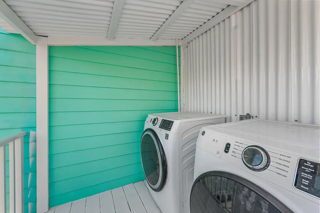 10455 Keewaydin Naples FL 34113