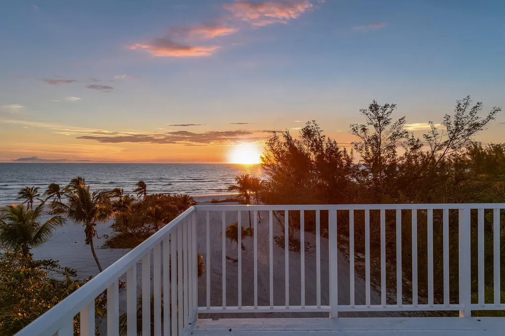 10455 Keewaydin Naples FL 34113