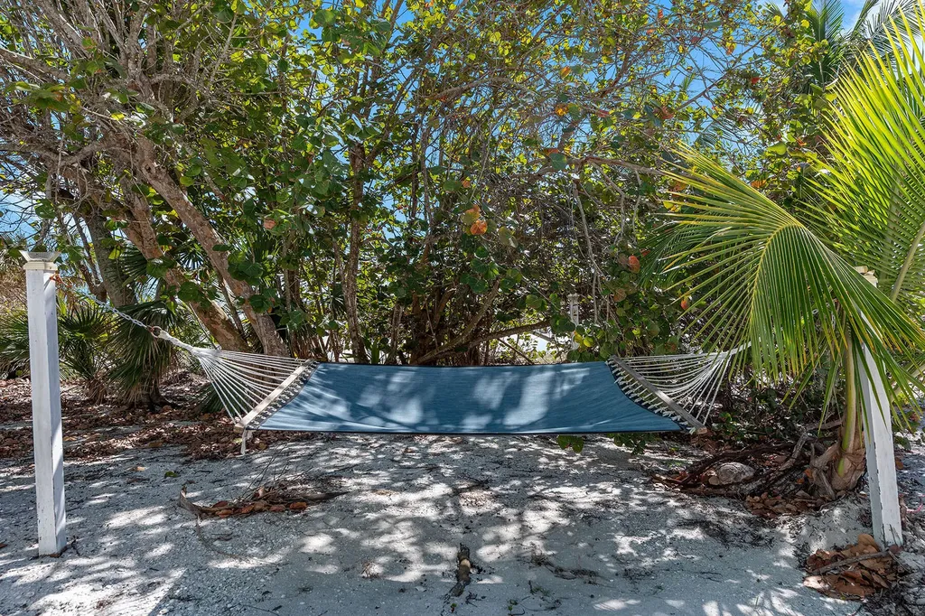 10455 Keewaydin Naples FL 34113