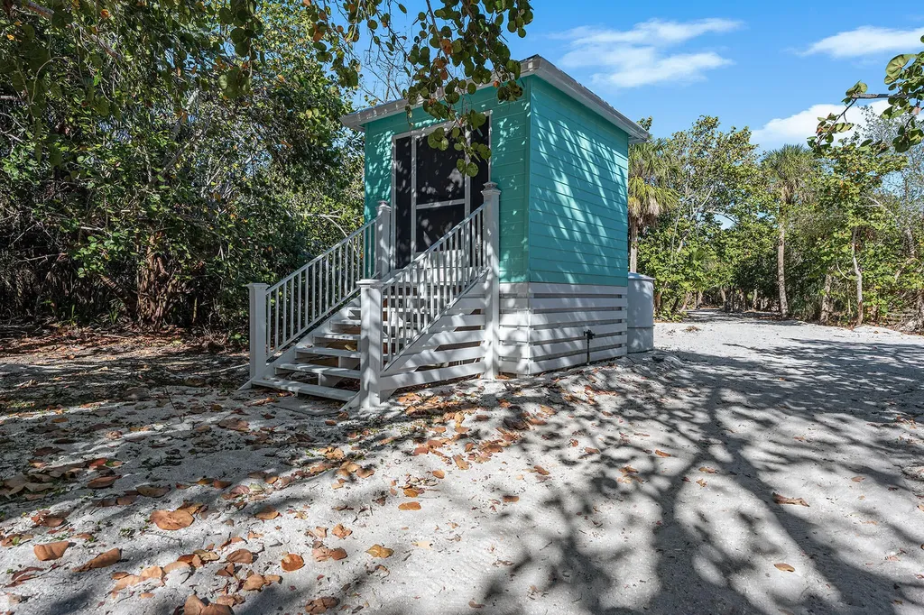 10455 Keewaydin Naples FL 34113