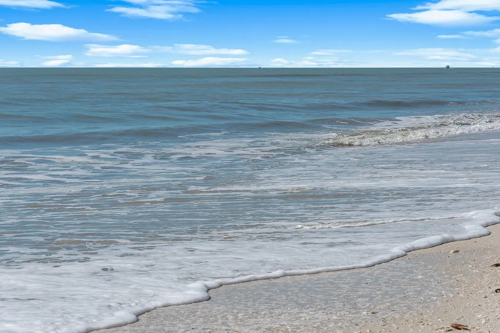 10455 Keewaydin Naples FL 34113