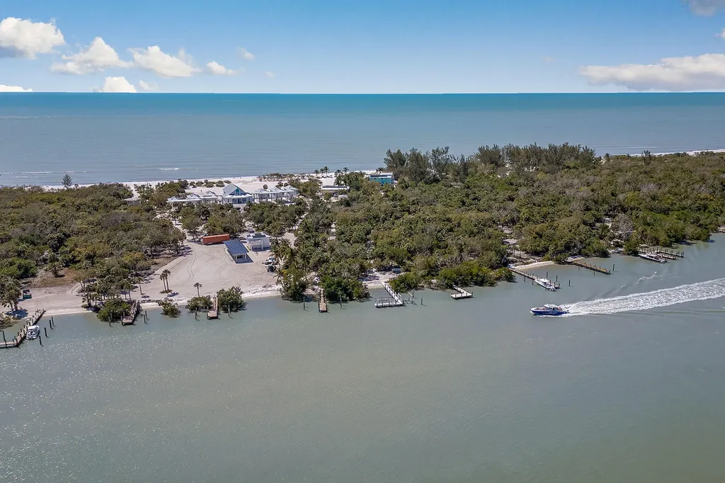 10455 Keewaydin Naples FL 34113