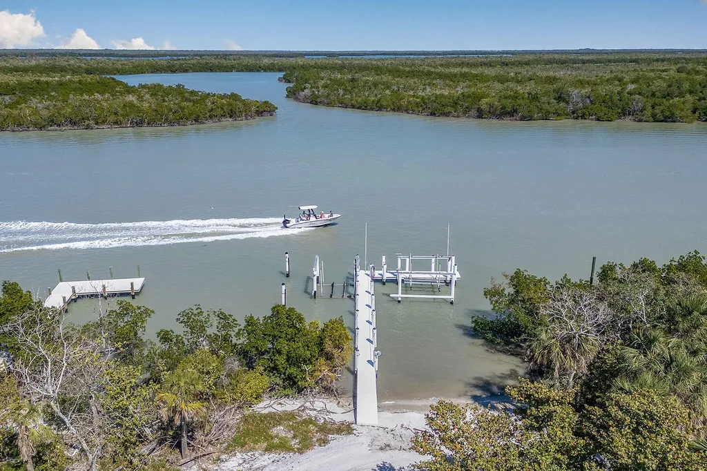 10455 Keewaydin Naples FL 34113