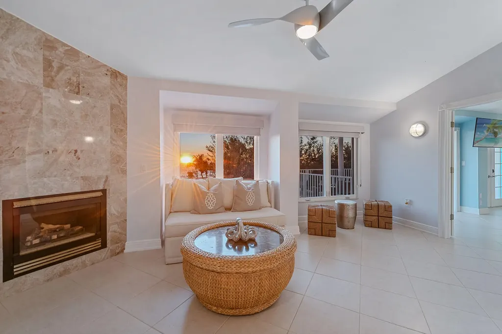 10455 Keewaydin Naples FL 34113