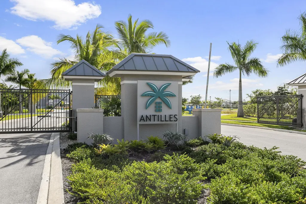 238 Indies Drive E Naples FL 34114