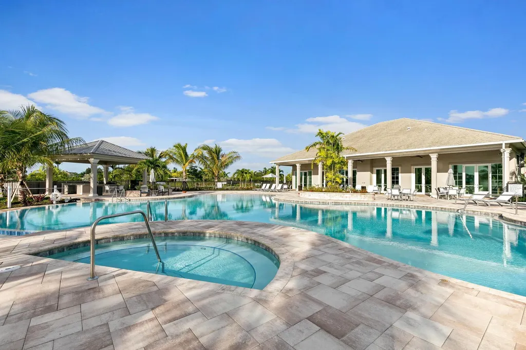 238 Indies Drive E Naples FL 34114