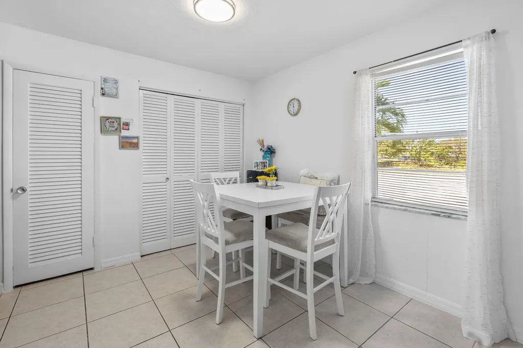 1047 Hartley Marco Island FL 34145