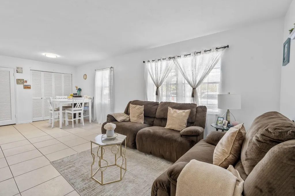 1047 Hartley Marco Island FL 34145