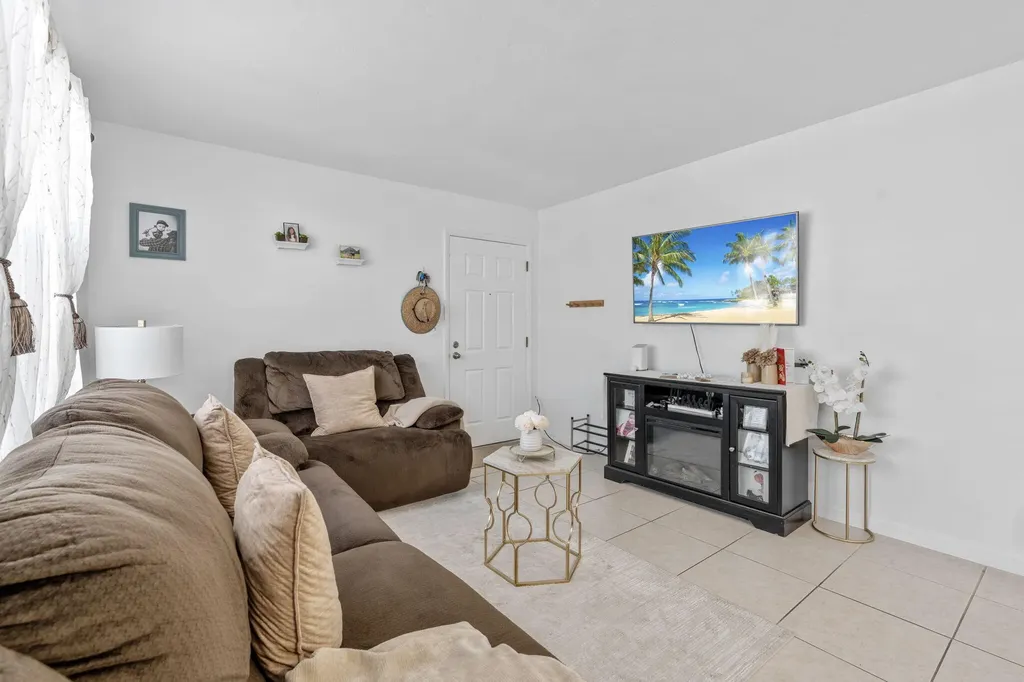 1047 Hartley Marco Island FL 34145