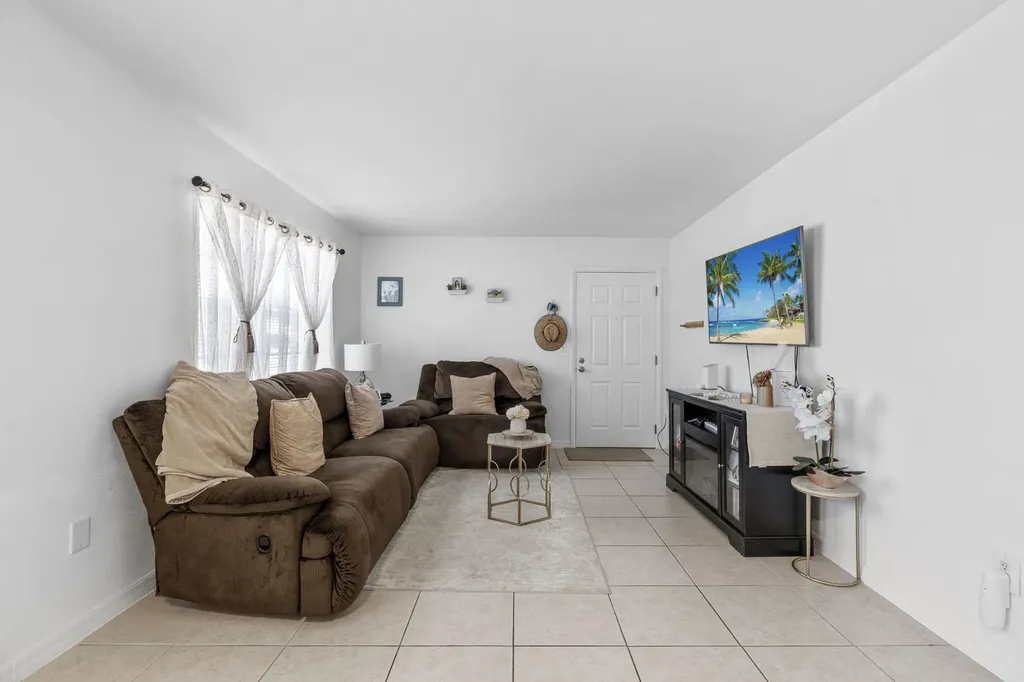 1047 Hartley Marco Island FL 34145