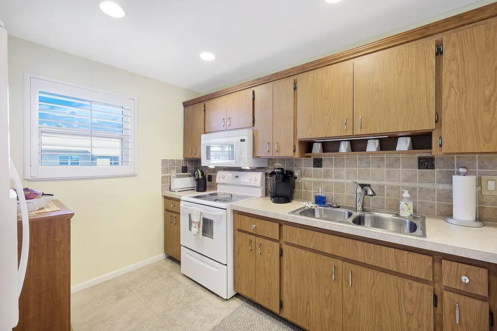 169 S Collier Marco Island FL 34145