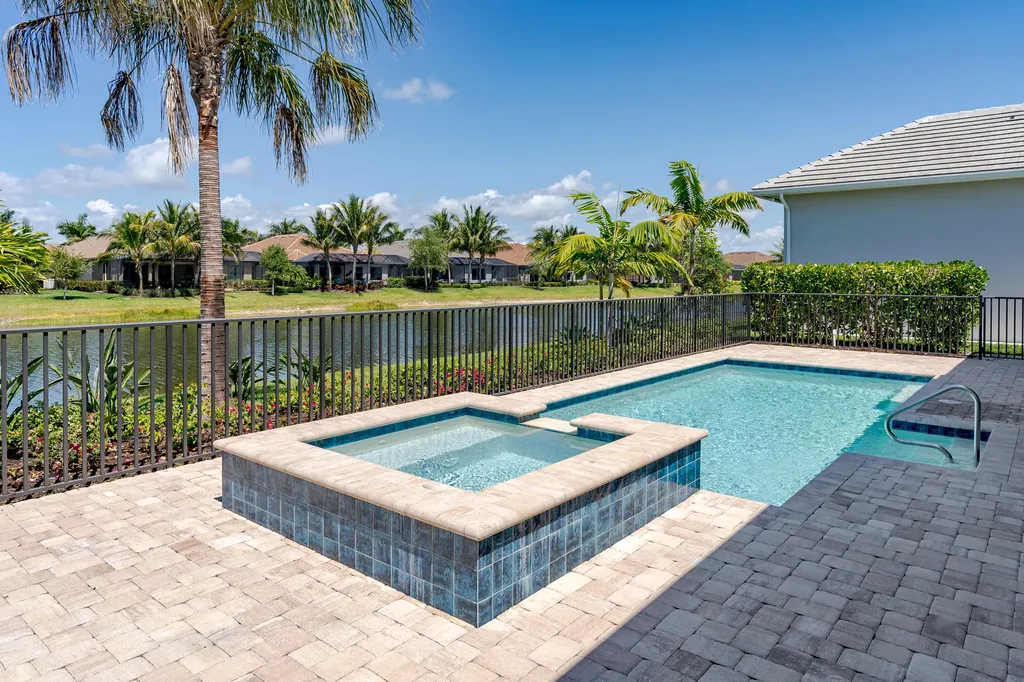 3287 Kumamoto Lane Naples FL 34114