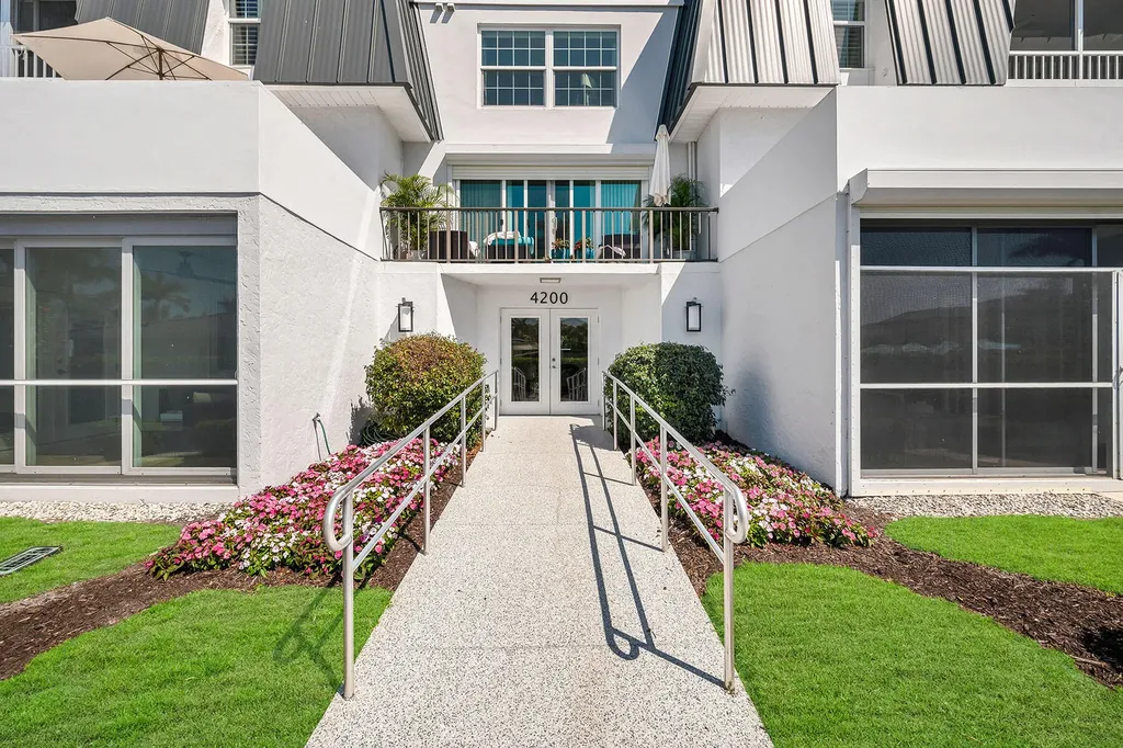 4200 Belair Lane Naples FL 34103