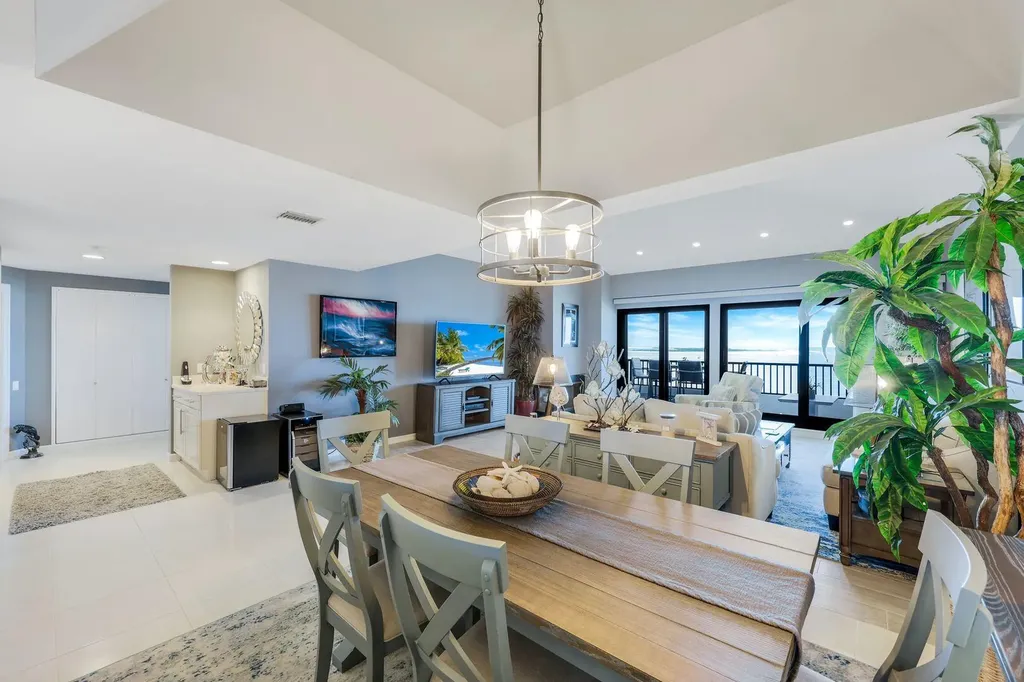 642 La Peninsula Boulevard Naples FL 34113