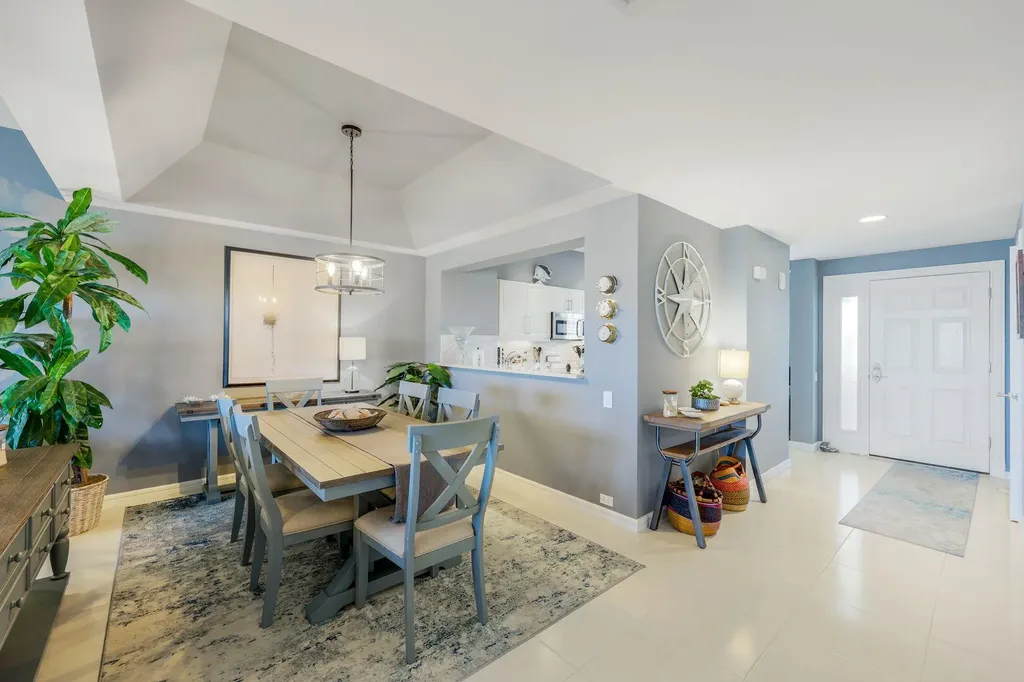 642 La Peninsula Boulevard Naples FL 34113