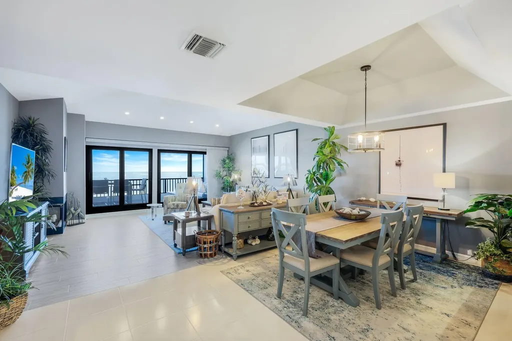 642 La Peninsula Boulevard Naples FL 34113