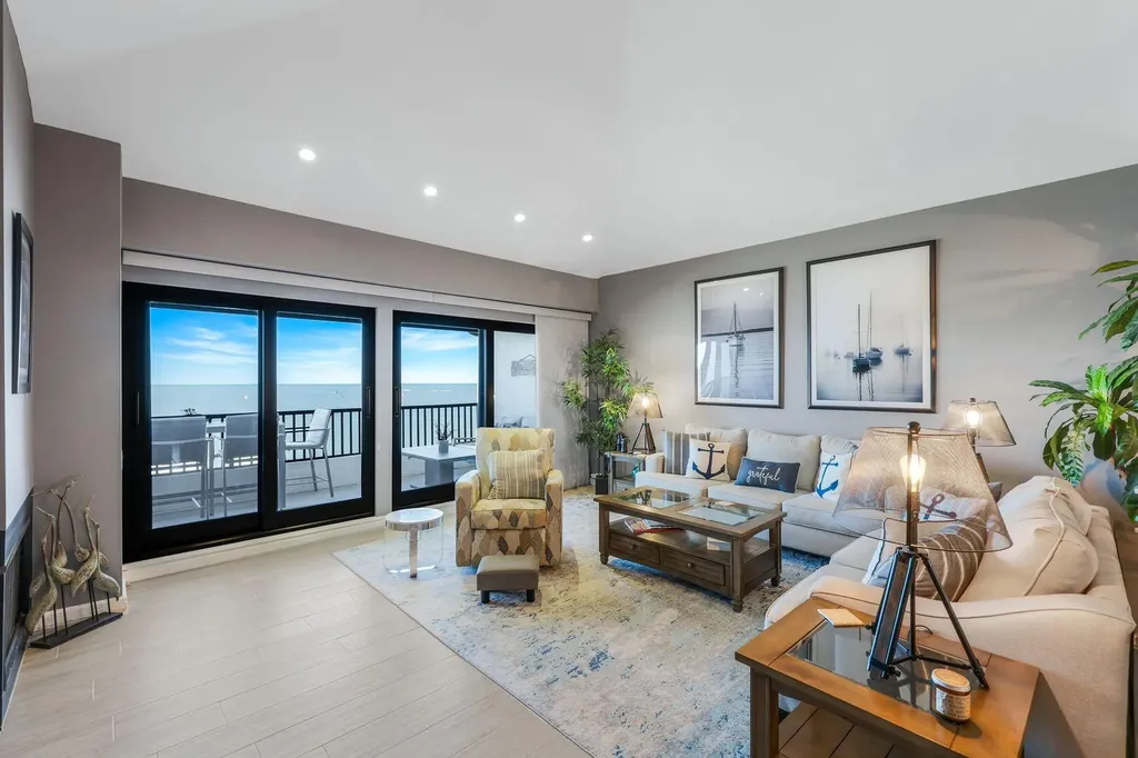 642 La Peninsula Boulevard Naples FL 34113