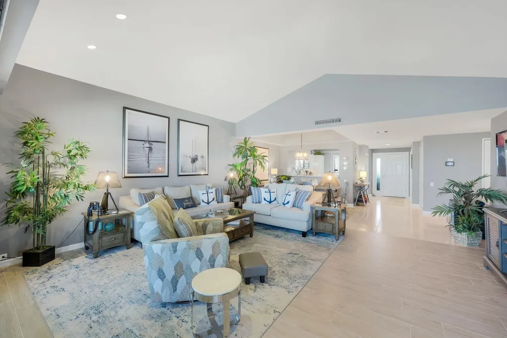 642 La Peninsula Boulevard Naples FL 34113