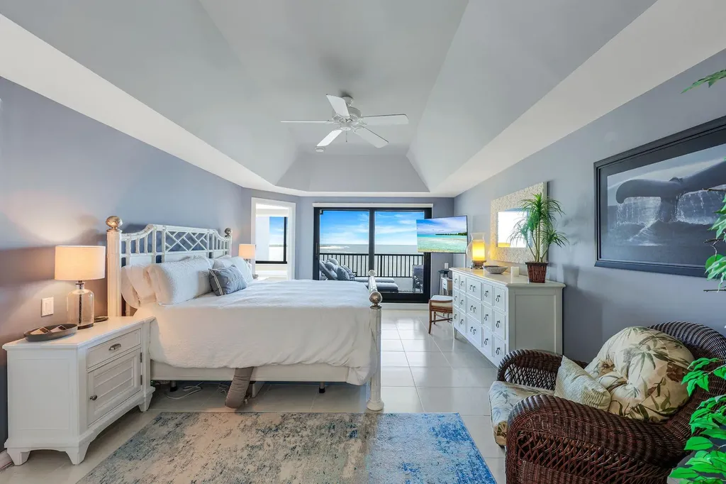 642 La Peninsula Boulevard Naples FL 34113