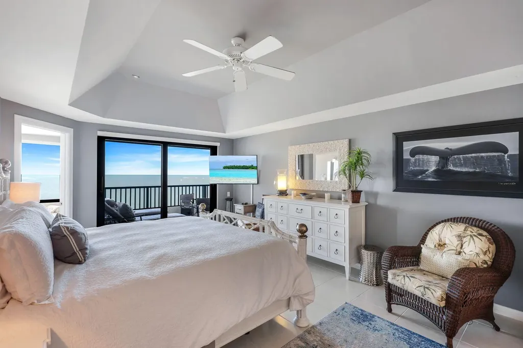 642 La Peninsula Boulevard Naples FL 34113