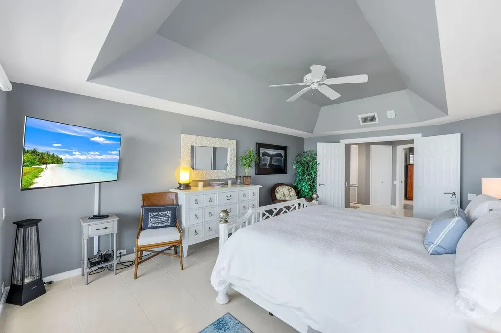 642 La Peninsula Boulevard Naples FL 34113