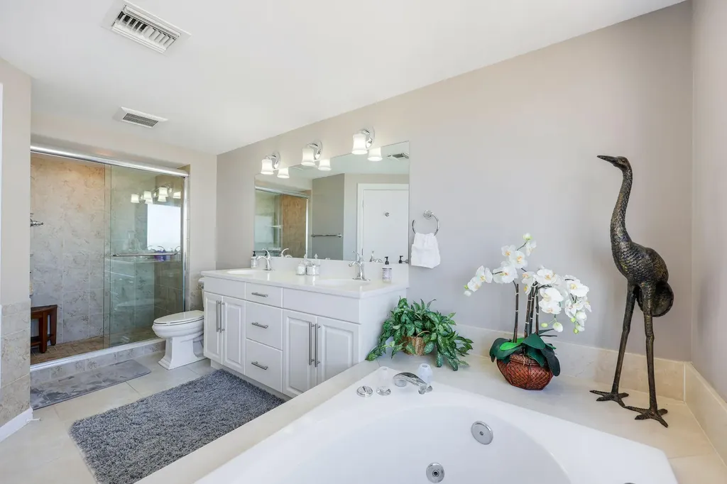 642 La Peninsula Boulevard Naples FL 34113