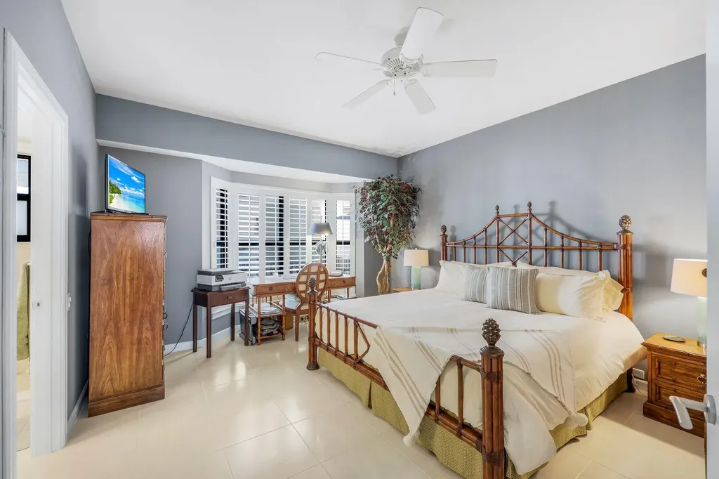 642 La Peninsula Boulevard Naples FL 34113