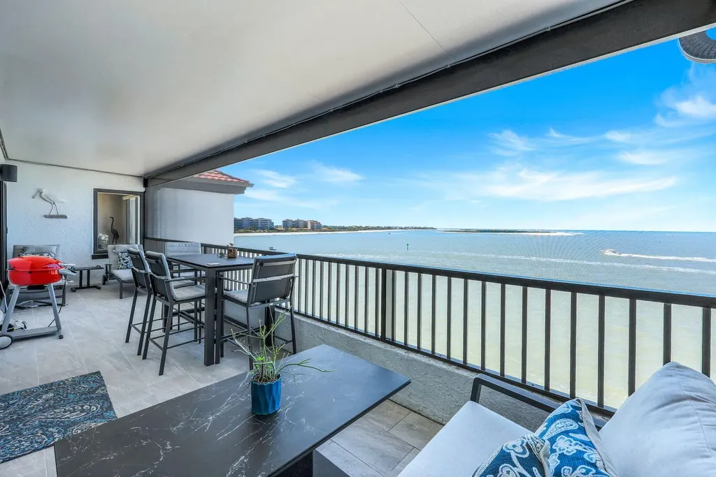 642 La Peninsula Boulevard Naples FL 34113