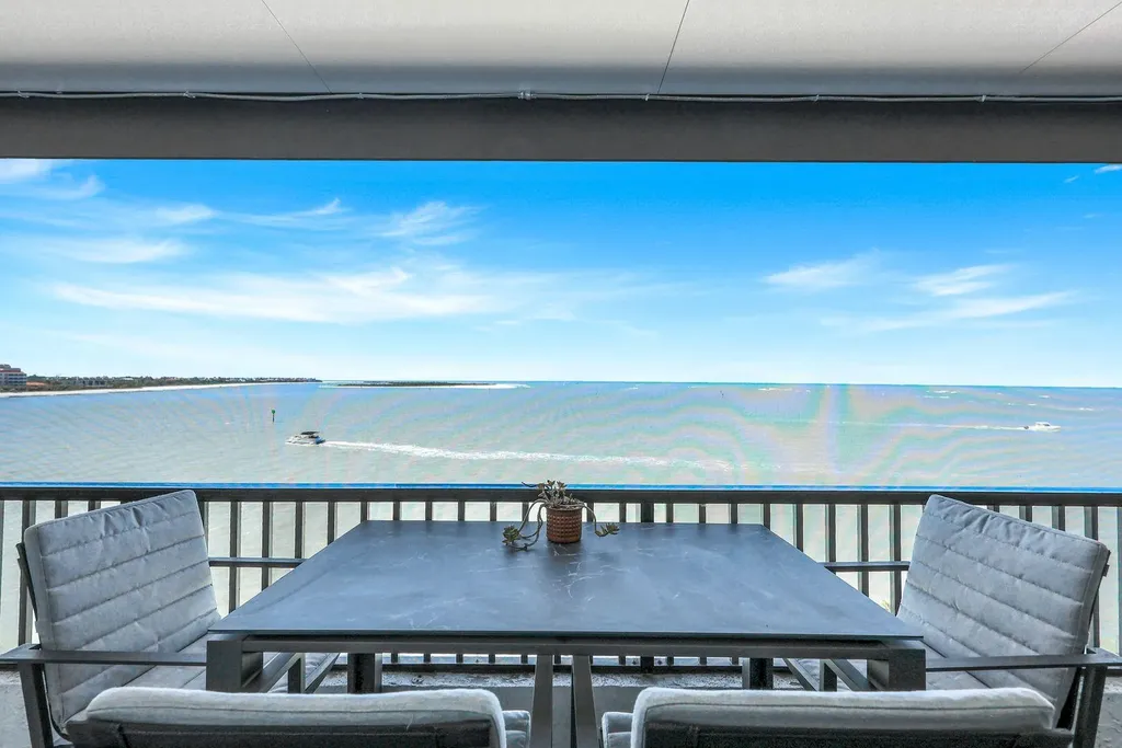 642 La Peninsula Boulevard Naples FL 34113