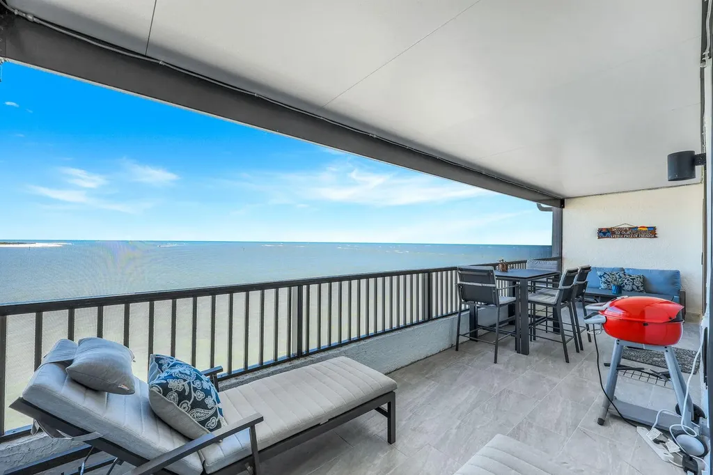 642 La Peninsula Boulevard Naples FL 34113