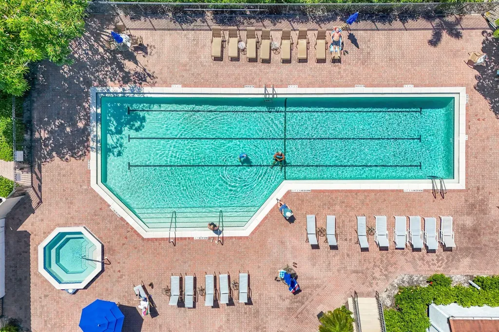 642 La Peninsula Boulevard Naples FL 34113