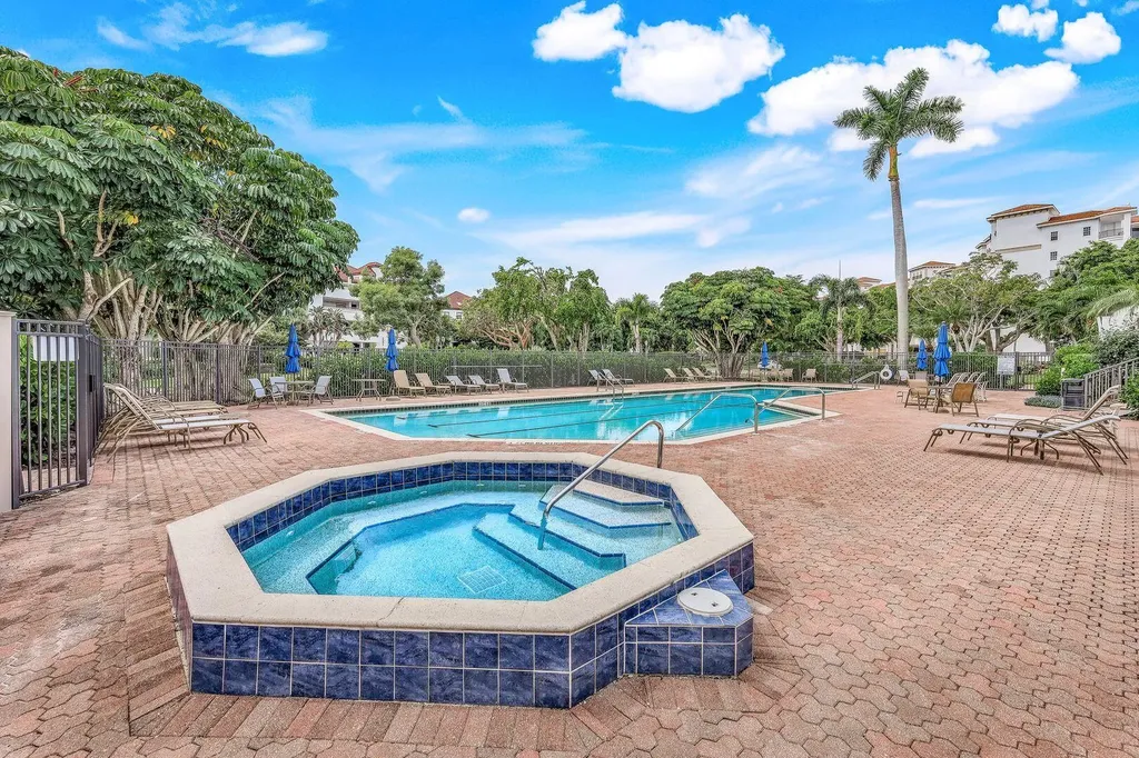 642 La Peninsula Boulevard Naples FL 34113
