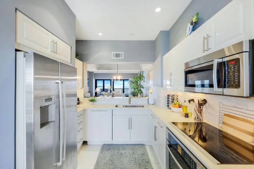 642 La Peninsula Boulevard Naples FL 34113