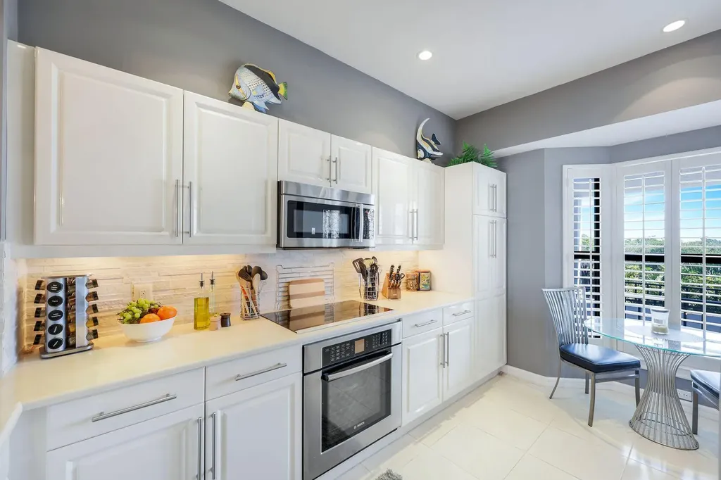 642 La Peninsula Boulevard Naples FL 34113