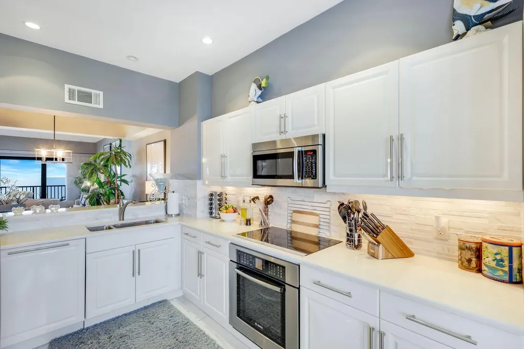 642 La Peninsula Boulevard Naples FL 34113