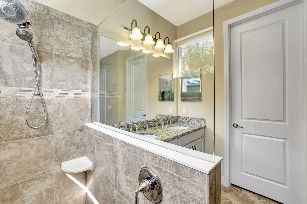 14531 Manchester Naples FL 34114