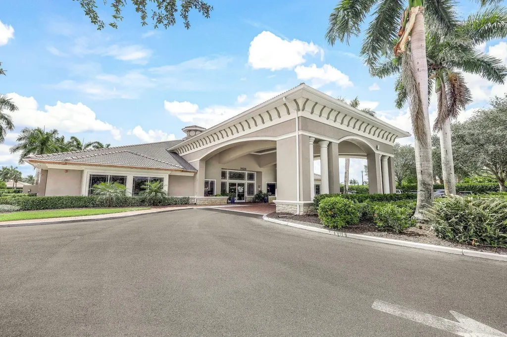 14531 Manchester Naples FL 34114