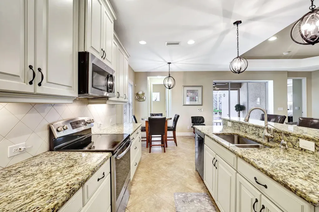 14531 Manchester Naples FL 34114