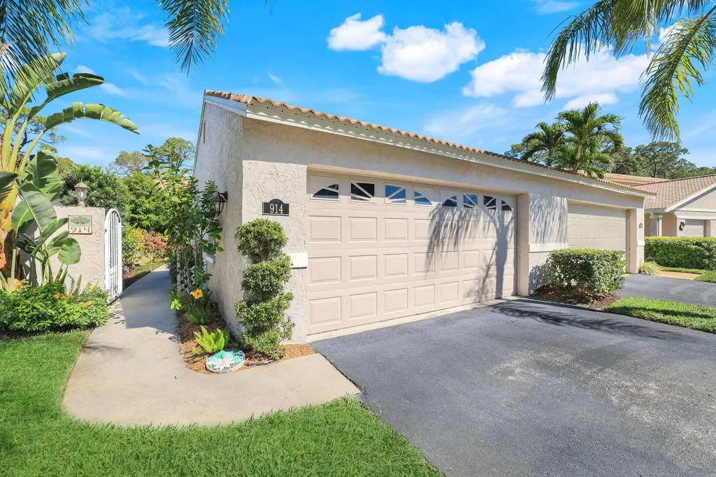 914 Augusta Naples FL 34113
