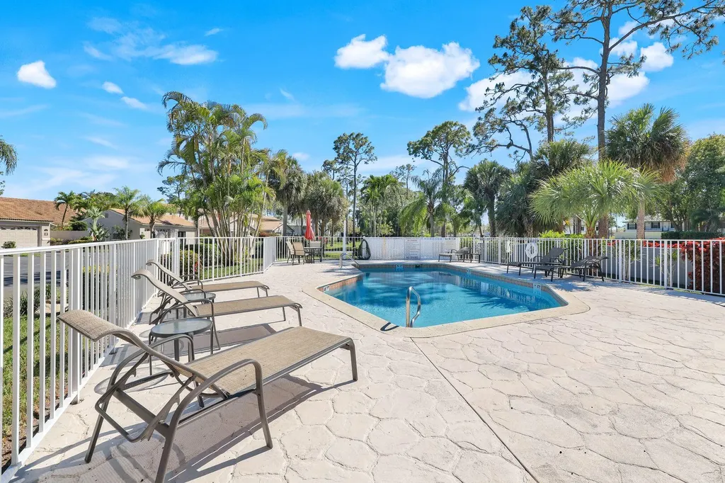 914 Augusta Naples FL 34113