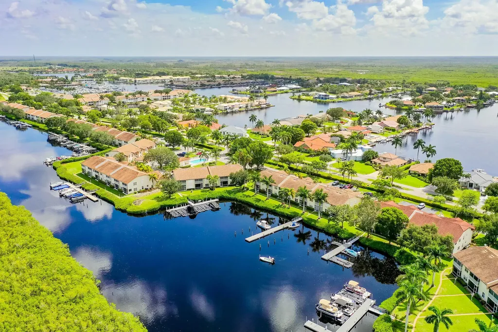 194 Newport Drive Naples FL 34114