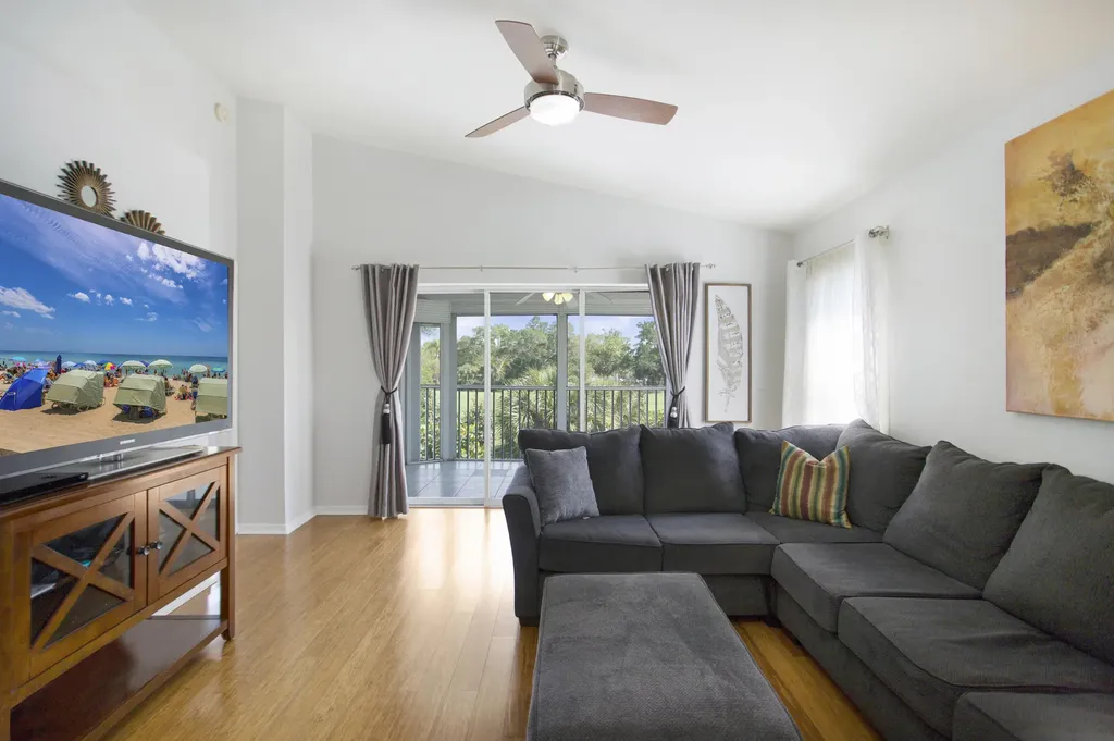 1018 Mainsail Naples FL 34114