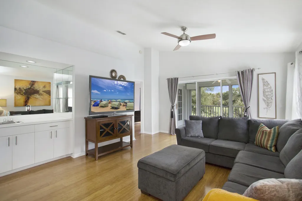 1018 Mainsail Naples FL 34114