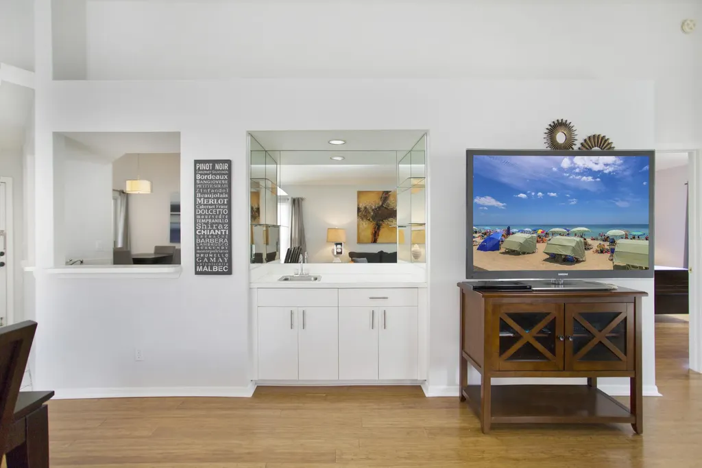 1018 Mainsail Naples FL 34114