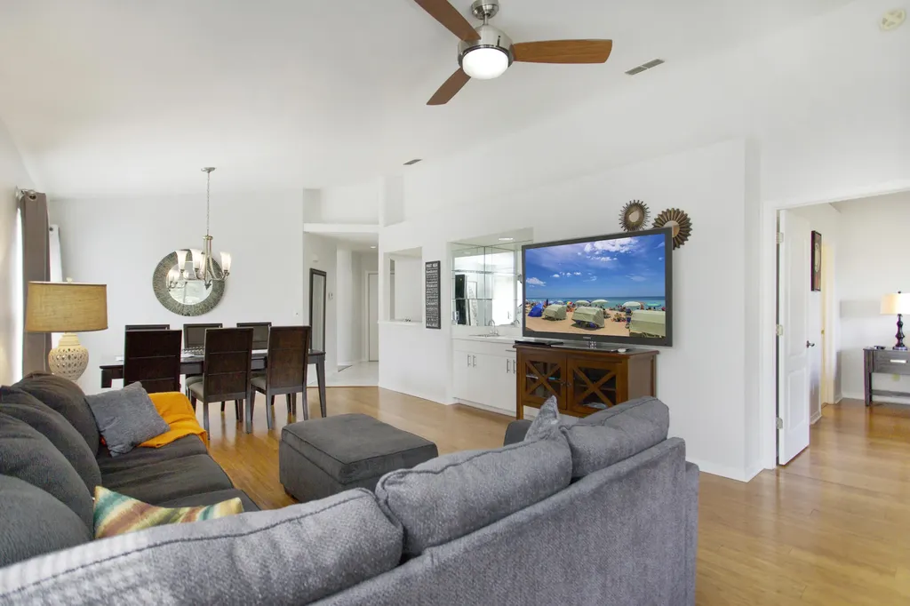 1018 Mainsail Naples FL 34114