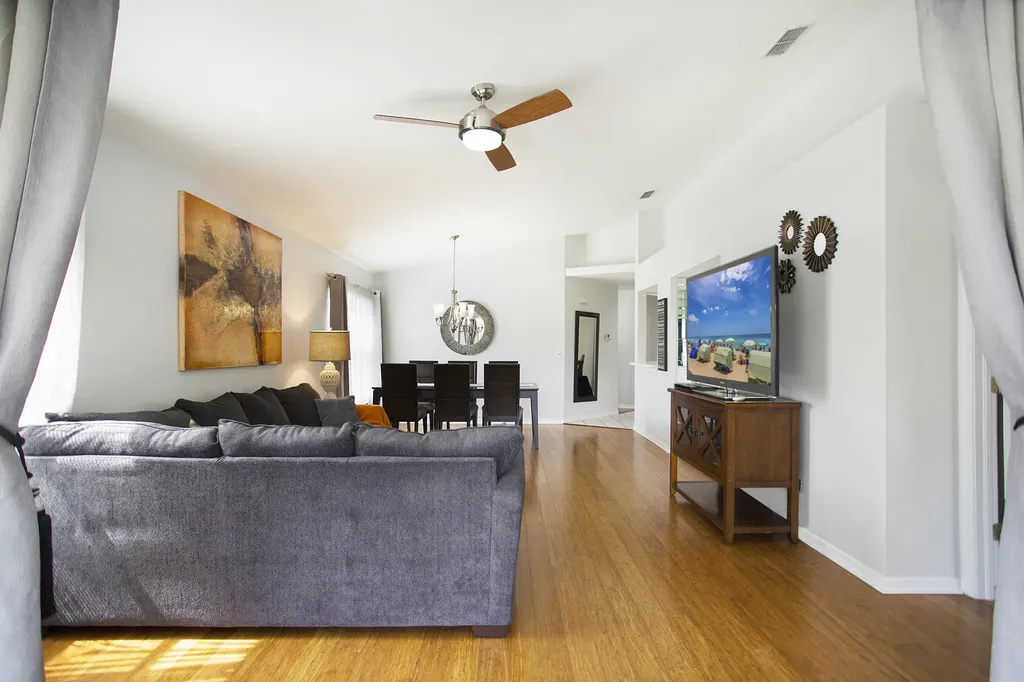 1018 Mainsail Naples FL 34114