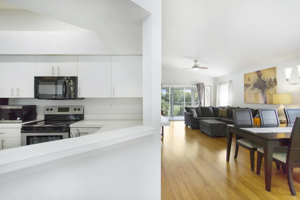 1018 Mainsail Naples FL 34114