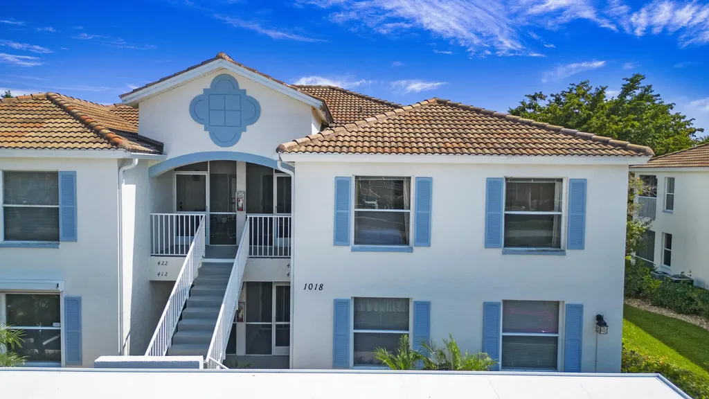 1018 Mainsail Naples FL 34114