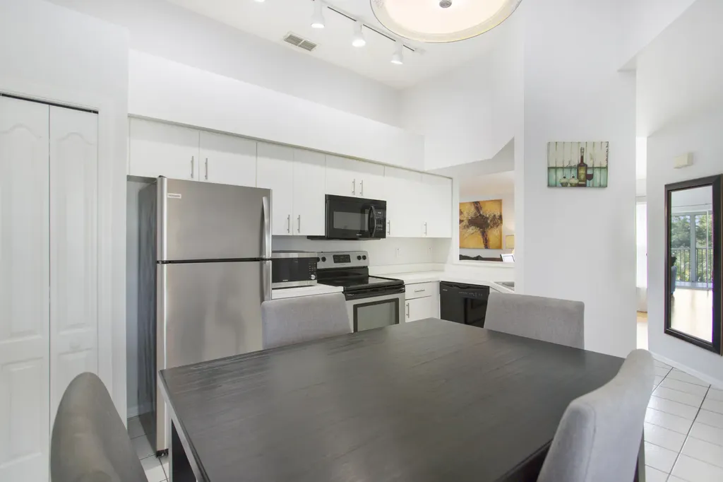 1018 Mainsail Naples FL 34114