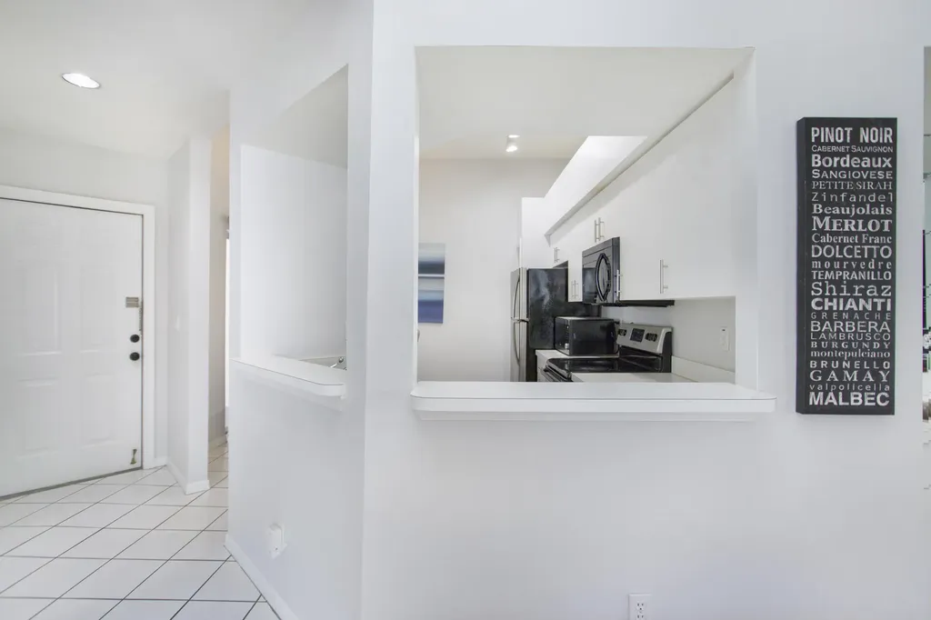 1018 Mainsail Naples FL 34114